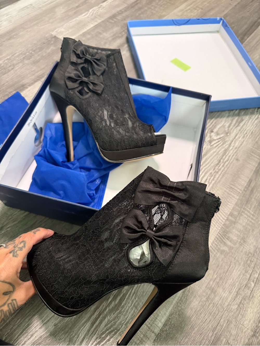 Black Lace Peep-Toe Bow Platform Ankle Booties size 6 - Picture 1 of 9